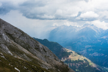 Landschaft beim Abstieg vom Rifugio Torre di Pisa