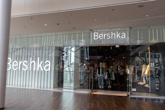 Bershka Images – Browse 233 Stock Photos, Vectors, and Video | Adobe Stock