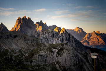 Plakat The mountains of the Cadini Group at sunrise at the Drei Zinnen Hütte in the Dolomites in South Tyrol, Italy.