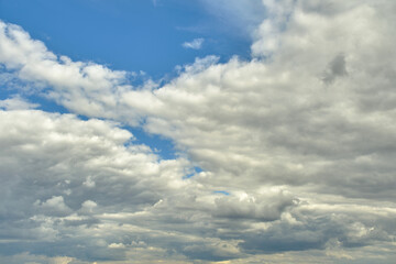 Obraz premium Background of storm clouds before rain, dramatic sky.