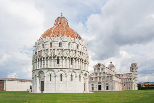 Leaning tower complex in Pisa ith adjacent buildings of Cathedral and  Baptistery in Italy