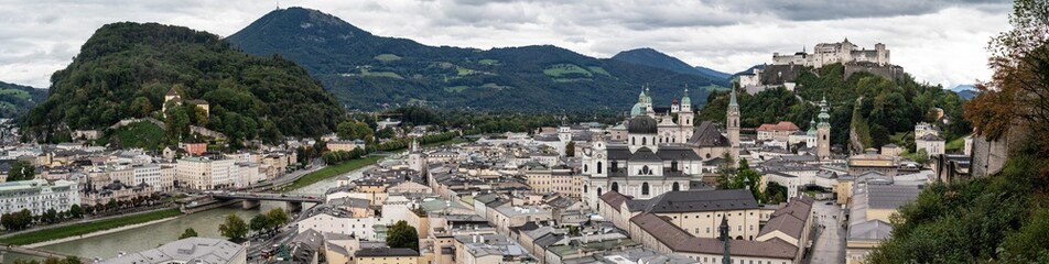 Fototapeta na wymiar Salzburg medival castle in autumn