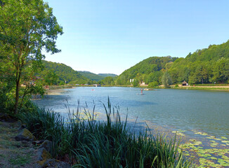 Badesee in Rheinland-Pfalz: Der Waldsee Rieden im Landkreis Mayen-Koblenz in Rheinland-Pfalz. 