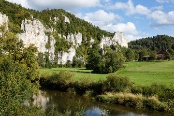 Fototapeta na wymiar Oberes Donautal zwischen Thiergarten und Gutenstein im Landkreis Sigmaringen (Schwäbische Alb)