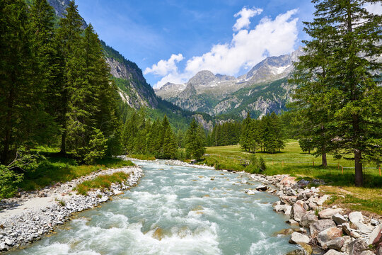 hiking in val genova, south tyrol