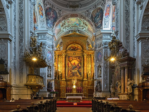 Interior of Dominican Church in Vienna, Austria. Also known as the Church of St. Maria Rotunda, it was built in 1631-1634 in early Baroque style.