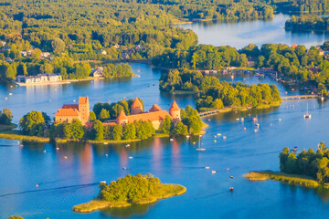 Fototapeta Beautiful Galve lake with Trakai Castle in Lithuania obraz