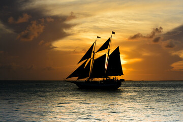 Fototapeta premium Sailboat at sunset