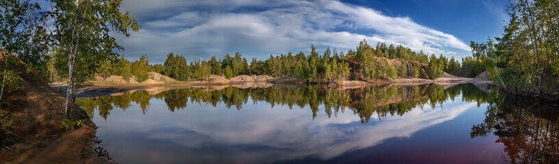 Obraz na płótnie Canvas Lakes in quarries near the town of Kimovsk , Tula region (Russia)