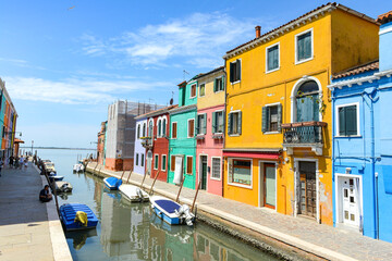 Fototapeta na wymiar Tourists and Colorful houses on the canal in Burano island, Venice, Italy.
