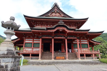 Japanese temples and shrines : Kon-do Main Hall in the precincts of Koshu-zenkoji Temple in Kofu City in Yamanashi Prefecture 日本の神社仏閣 : 山梨県甲府市の甲州（甲斐＝甲府）善光寺境内の金堂（＝本堂）