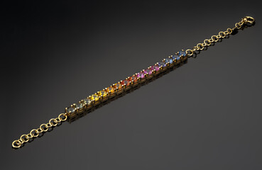 The bracelet with colored diamonds is made of 750 gold