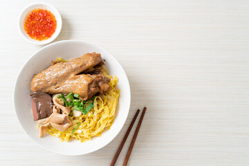 Egg noodles served dry with braised duck