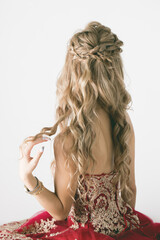 Fototapeta premium ドレスで巻き髪した女性 hair style 