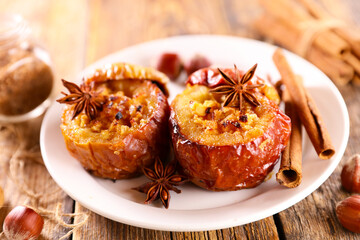 baked apples with spices and honey