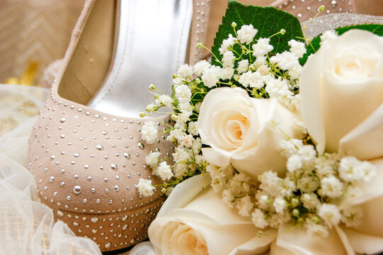 Wedding photo, shoes and wedding bouquet beige roses green leaves
