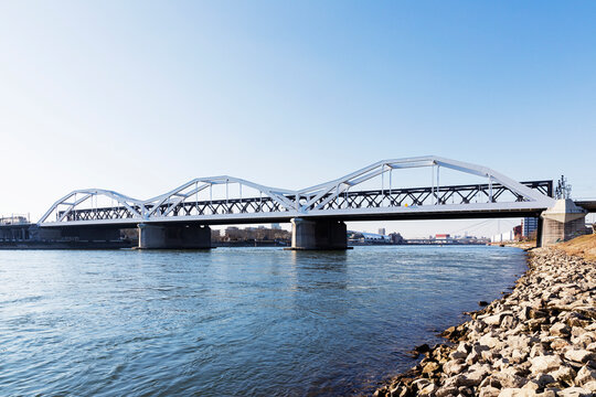 Germany, Baden-Wurttemberg, Mannheim, Konrad Adenauer Bridge stretching over Rhine River