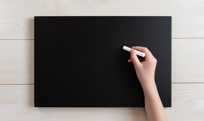 Blank blackboard. write or draw something on the blackboard. 黒板のブランク素材。黒板に何かを書くまたは描く	
