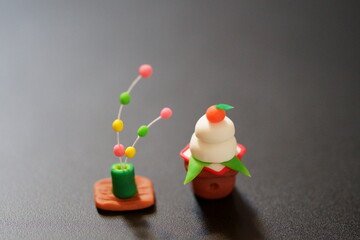 ミニチュアの鏡餅と玉飾り