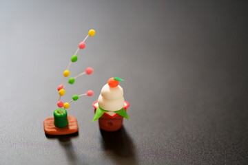 ミニチュアの鏡餅と玉飾り