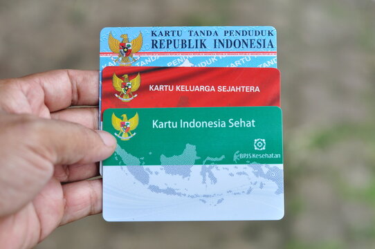 Holds a Prosperous Family Card and Healthy Indonesia Card assistance from the Indonesian government