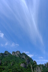 筋雲と岩峯