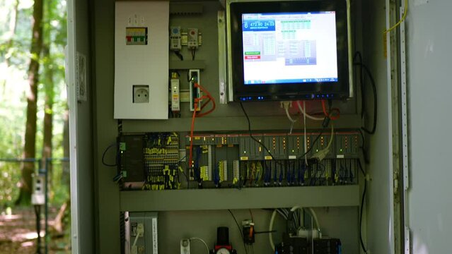 Scientific measurement respiration tree science station technology trunk on display technological monitoring carbon dioxide, co2 global change, sensor data machine instrument, climate change