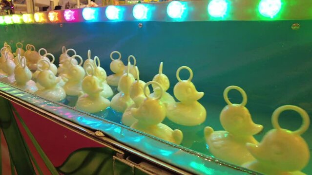 Angelenten auf einem Jahrmarkt