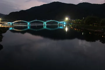 Cercles muraux Le pont Kintai 錦帯橋の夜！山口県観光　岩国市横山　日本の夏　Kintaikyo Bridge
