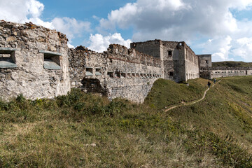 Fototapeta na wymiar Mountain landscape with an ancient war fort