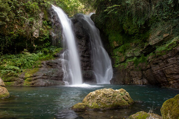 Fototapeta na wymiar carpinone waterfall in molise italy with schioppo and carpino