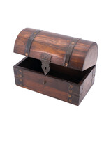 antico forziere in legno massiccio con rinforzi in metallo isolato su sfondo trasparente