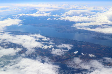 survol de haute altitude du lac de Vattern au centre de la suède