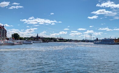 navigation dans le port de Stockholm en Suède