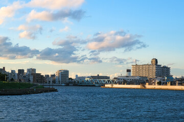 東京都葛飾区 中川奥戸展望デッキから見える中川沿いの風景