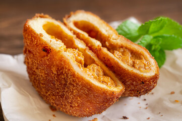 バターチキンカレーパン