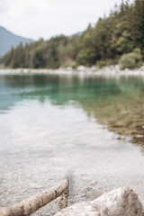 See als sch&ouml;ner Hintergrund mit einem Ast