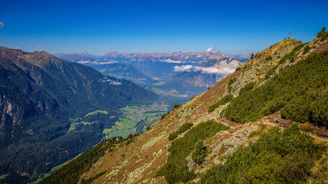 Blick ins Tal nach Oetz und Sautens vom Wetterkreuzkogel