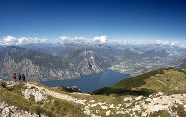 Fototapeta na wymiar Riva del Garda vista dal monte Baldo