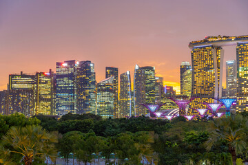 Fototapeta na wymiar Downtown city skyline at the marina bay, cityscape of Singapore