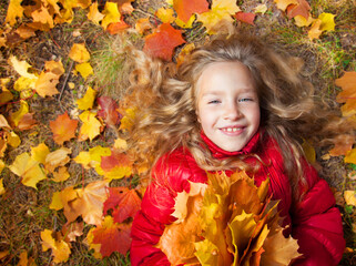 Naklejka na ściany i meble Girl at autumn