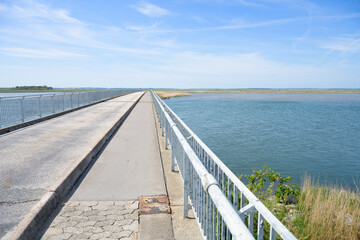 Naklejka premium Bridge over calm water