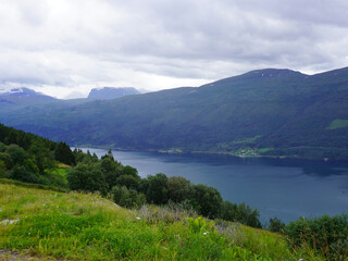 Fototapeta na wymiar wunderschöner Blick auf den Nordfjord in Norwegen