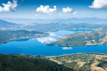 il lago di campotosto visto da monte di mezzo, nei monti della laga