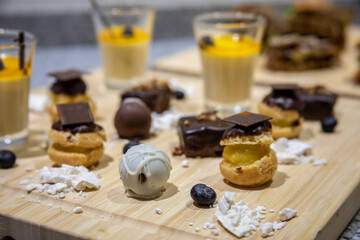 Buffet for breakfast, dinner and desserts