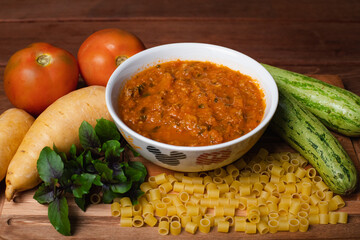 Tomato sauce with vegetables