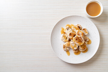 Grills Banana with Caramel Sauce