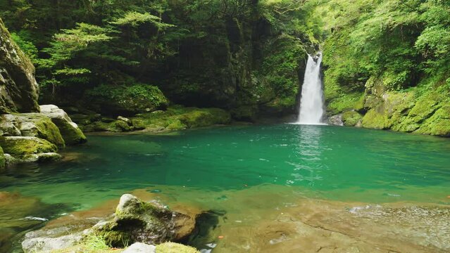 【高知県】にこ淵の滝　仁淀ブルー
