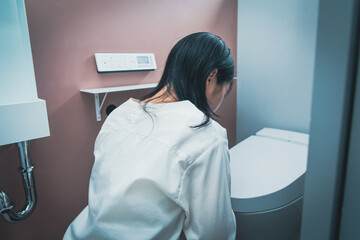 つわりの女性　embarrassment