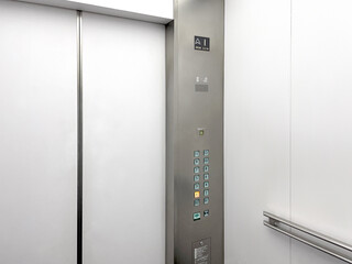 オフィスビルのエレベーター © Forest-AKI